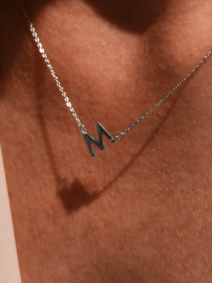 COLLAR CON INICIAL MINI