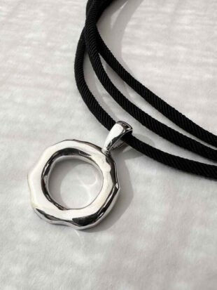COLLAR LAZO CORDON CON DIJE CIRCULAR