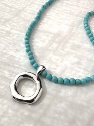COLLAR TURQUESA CON DIJE CIRCULAR DE PLATA